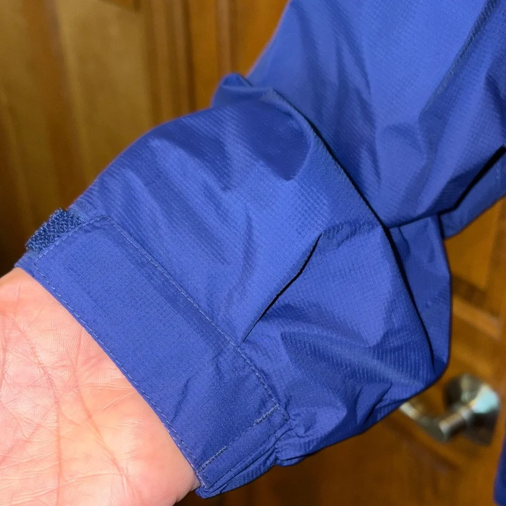 L.L. Bean women’s navy blue Raincoat - Picture 4 of 10